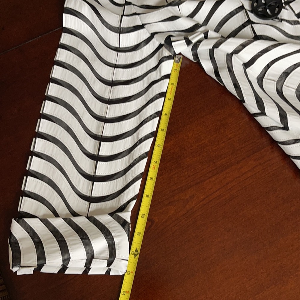 IC Collection
One Button Jacket - Picture 4 of 11